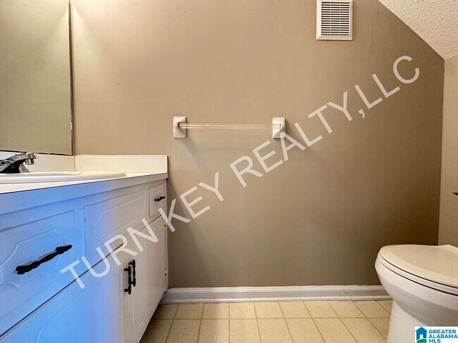 Building Photo - 2177 Cheshire Dr