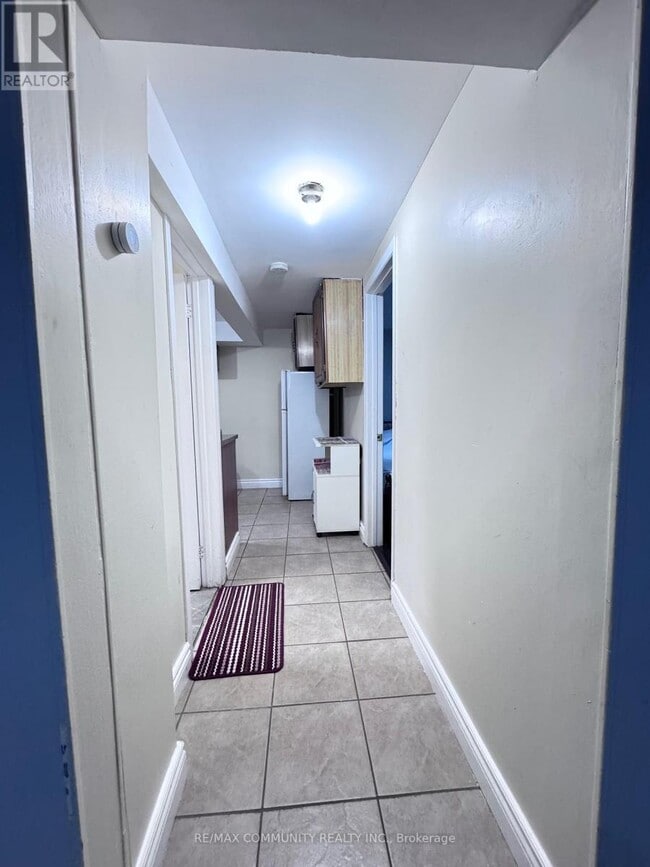 Building Photo - 10 Oakridge Dr