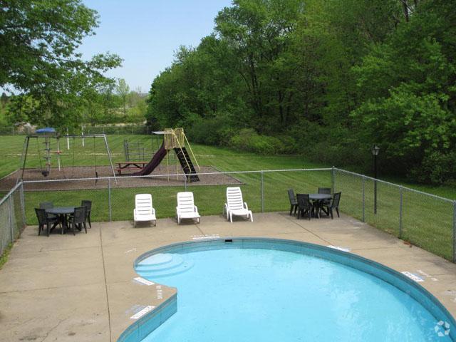 Piscina con terraza - Liberty Heights