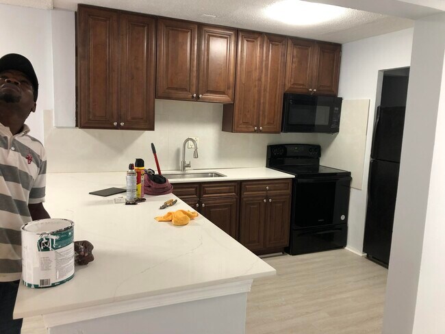 Building Photo - 7820 S Colony Cir