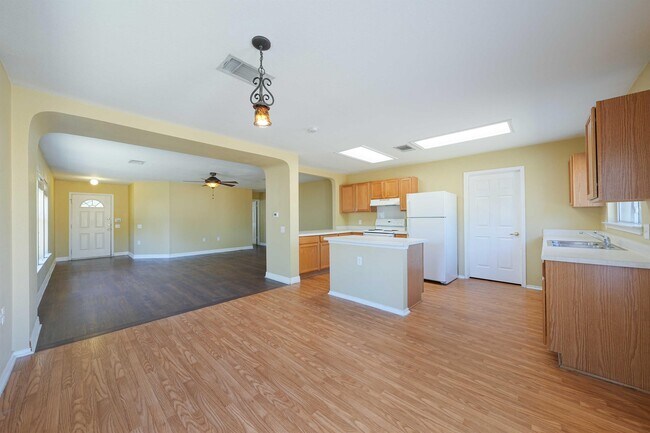 Building Photo - 7528 Cats-Eye Ln