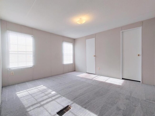 Building Photo - 504 Sunshine Dr