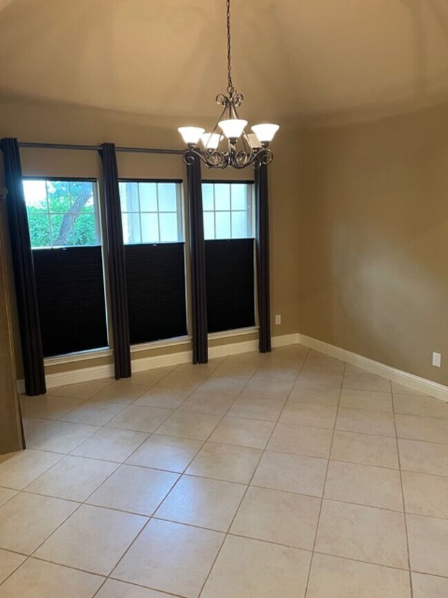 Building Photo - 3 Bedroom 2 1/2 bath Timberwood Park