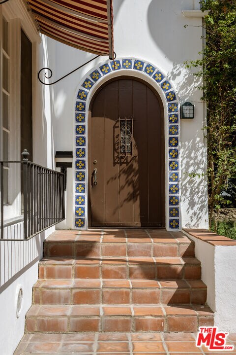 Foto del edificio - 925 N Rexford Dr