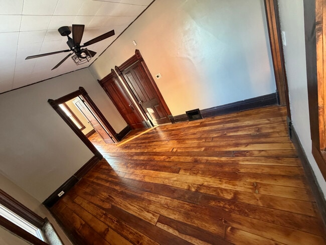 Foto del edificio - 489 Almond St