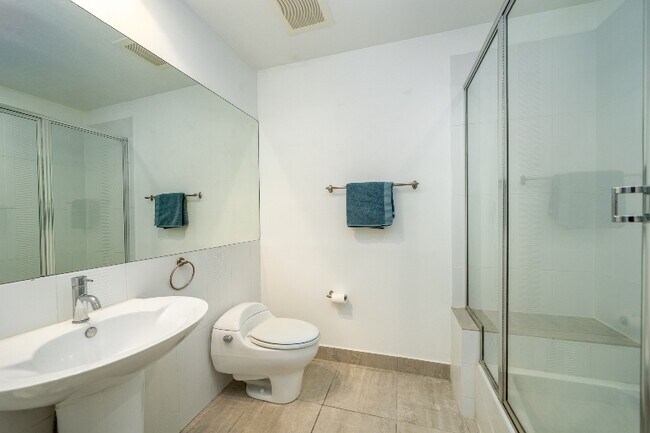 Foto del edificio - 3250 Grand Ave