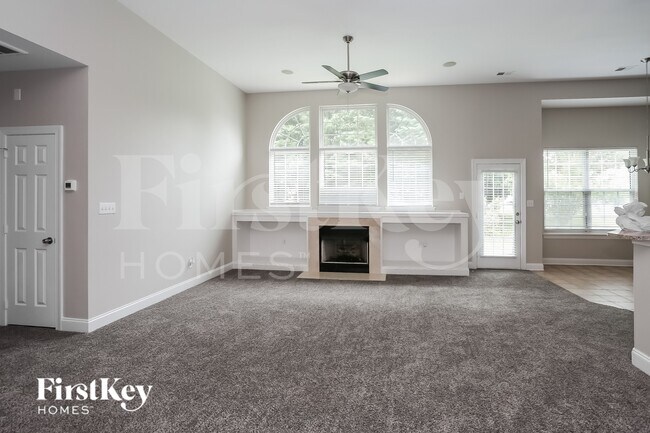 Foto del edificio - 9427 Golden Pond Dr