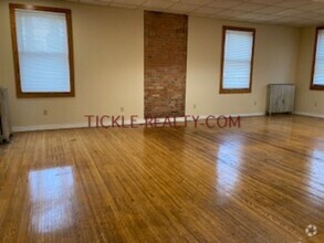 Building Photo - 1006 S Plymouth Ave