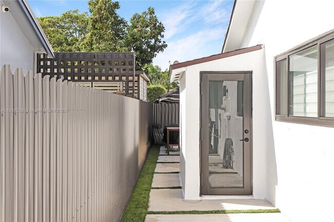 Foto del edificio - 11020 SW 140th Ave