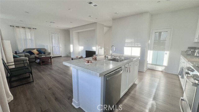 Building Photo - 502 Tamarind Way