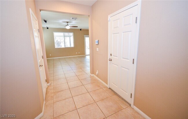 Foto del edificio - 6470 Little Harbor Ct