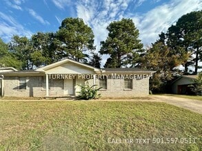 Building Photo - 8 Rosemunn Dr