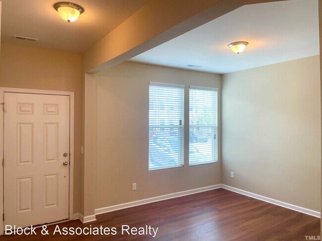 3 br, 2.5 bath House - 117 Holly Berry Lane photo'