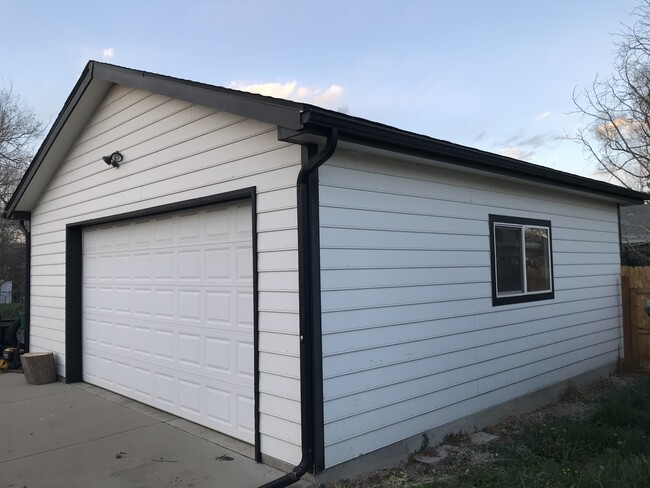 Building Photo - 5715 Allison St