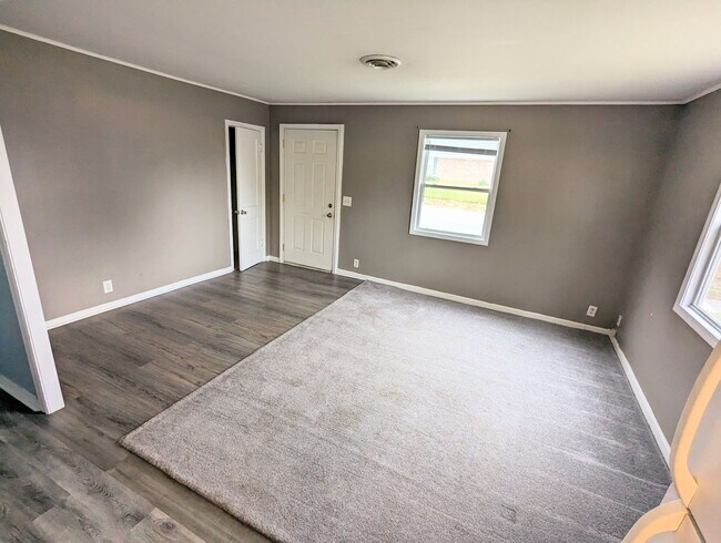 Building Photo - New Listing in the '05