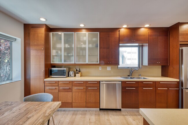 Cocina - 2137 Glencoe Ave