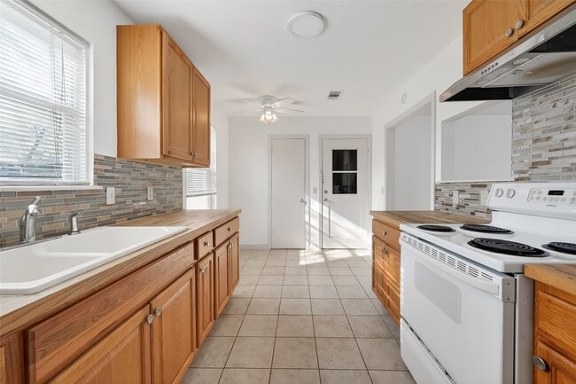 Foto del edificio - 2007 Antoine Dr