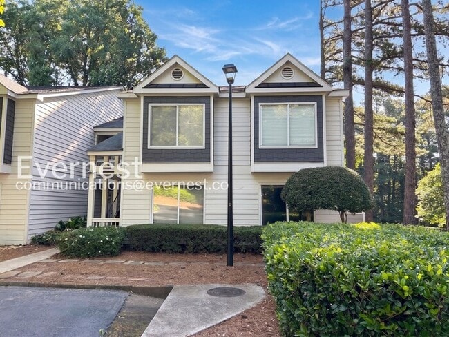 Spacious 2 Bed, 2 Bath Condo with Modern Amenities / No Pets Allowed / Available No! - Spacious 2 Bed, 2 Bath Condo with Modern Amenities / No Pets Allowed / Available No!