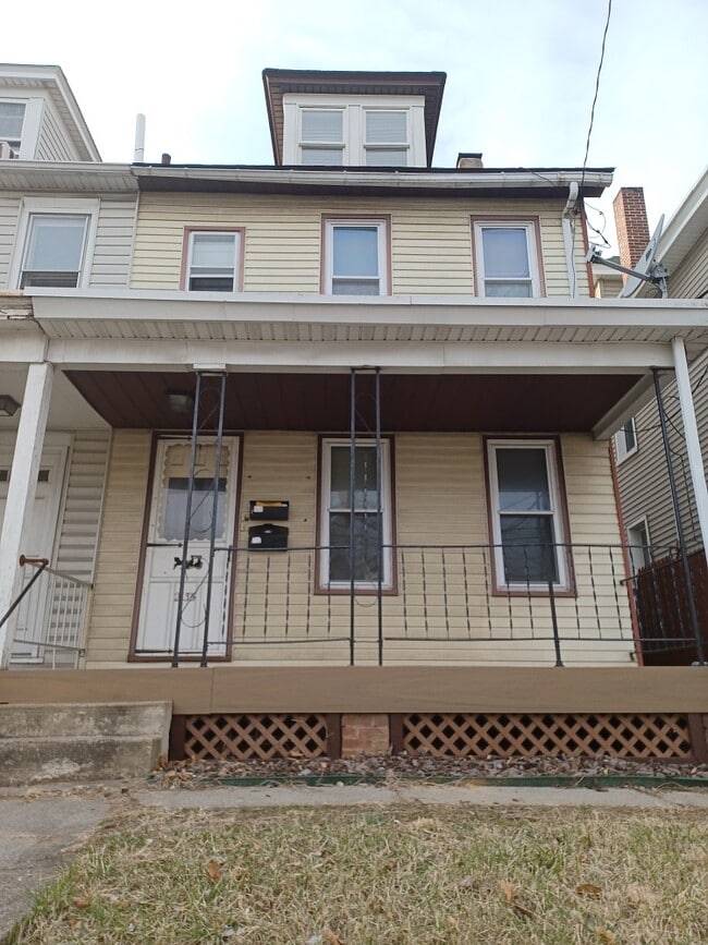 Front - 2135 Freemansburg Ave