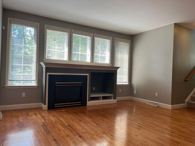 Building Photo - Beautiful Four Bedroom, 3.5 Bath Townhouse