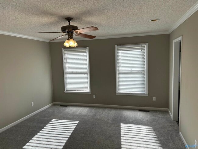Foto del edificio - 503 Highland Dr