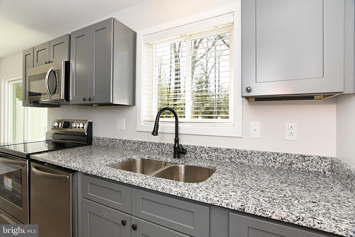 Foto principal - 16434 Combs Dr