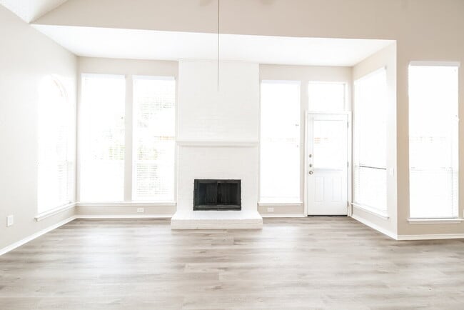 Building Photo - 1332 Overlook Dr