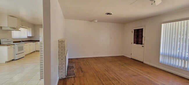 Building Photo - Great Eastside Location Across The Street From Shasta Meadows School