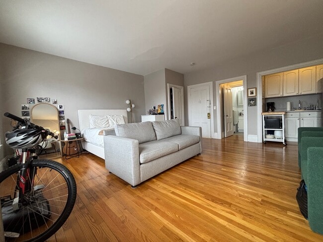 Building Photo - 82 Charles St