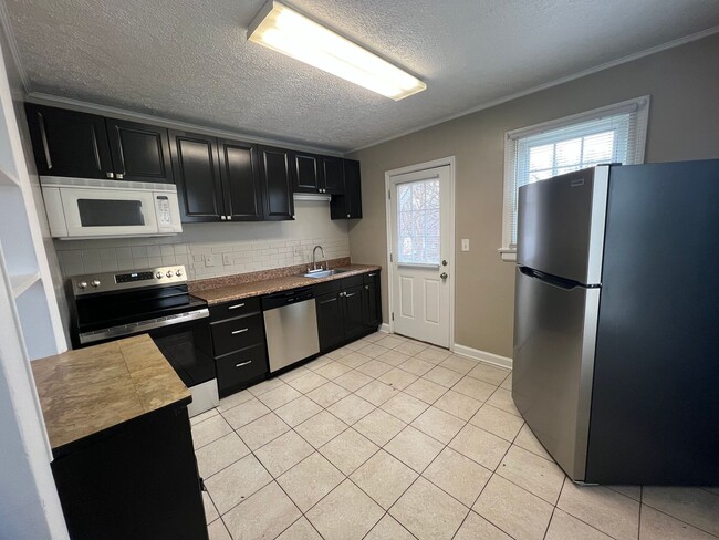 Building Photo - One Level House off Langhorne Road