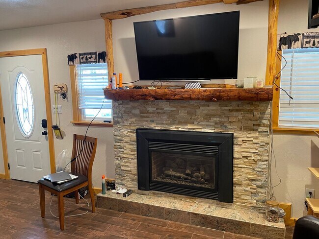 Building Photo - Cute and remodeled home on a nice corner lot