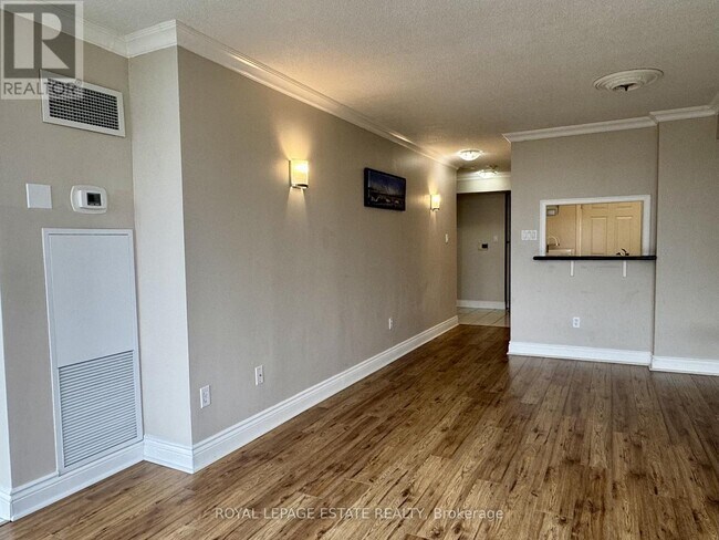 Photo du bâtiment - 807-3231 EGLINTON Ave