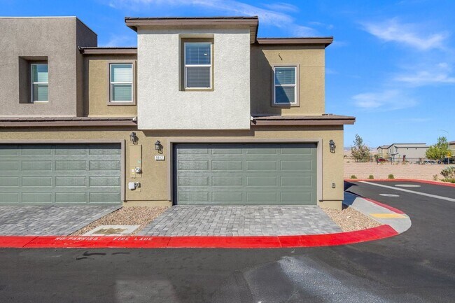 Foto del edificio - Contemporary 3 Bd Townhouse; Open Concept w/ Loft