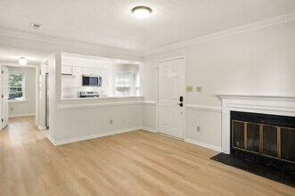 Building Photo - 13 Academy Ln