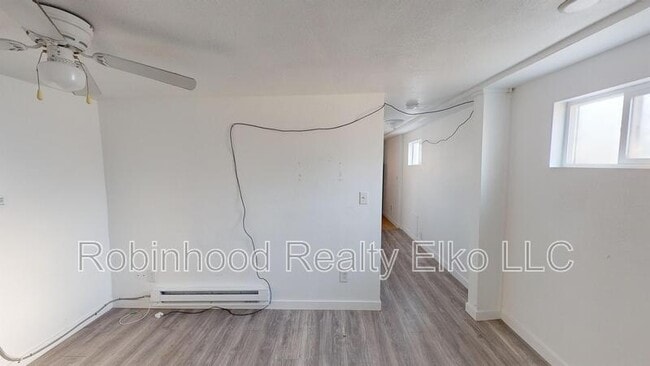 Building Photo - 756 1/2 Maple Street Unit B