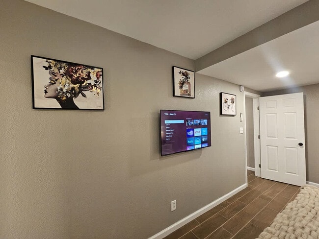 Building Photo - 30 Buck Ln