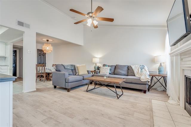 Foto del edificio - 8750 Park Ln