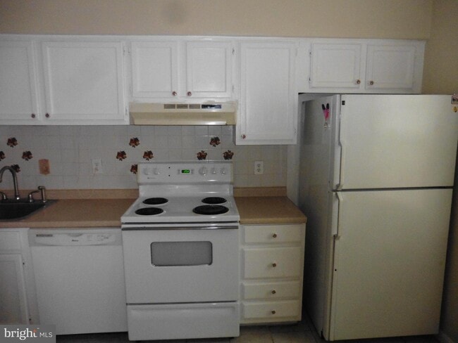 Building Photo - 7557 Whitehall Dr
