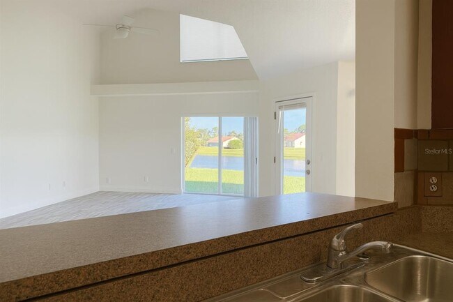 Foto del edificio - 5131 Deer Creek Dr