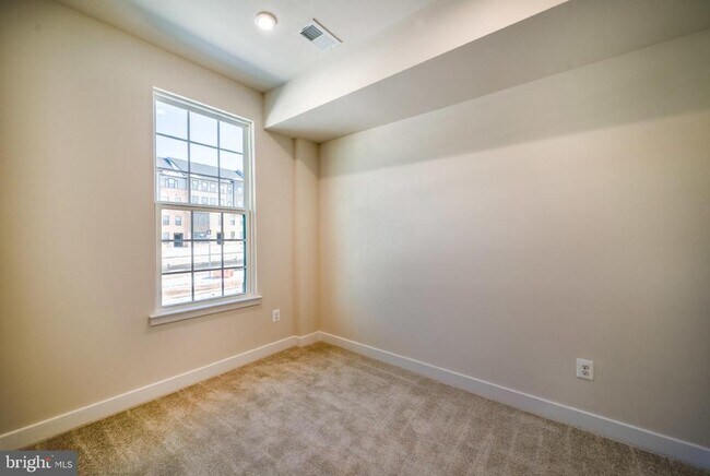 Foto del edificio - 14064 Sunrise Valley Dr