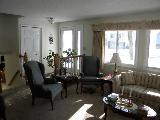Foto del edificio - 7460 Berkshire Way