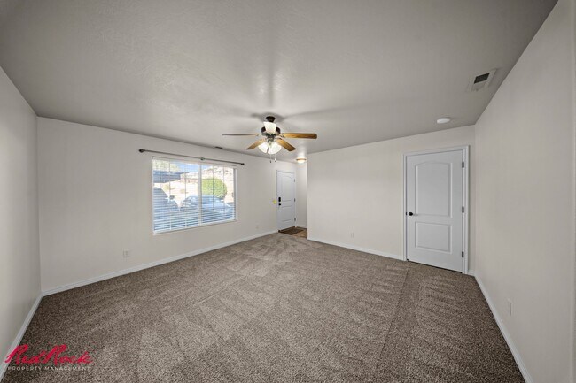 Foto del edificio - Adorable 3 Bedroom End Unit Townhome!