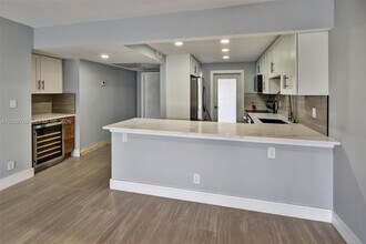 Building Photo - 2940 N Course Dr