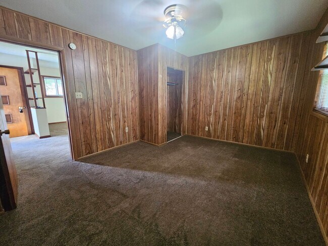 Foto del edificio - Kent 2 Bedroom 1 Bath Duplex