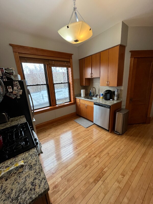 Foto del edificio - 1320 N Wicker Park Ave