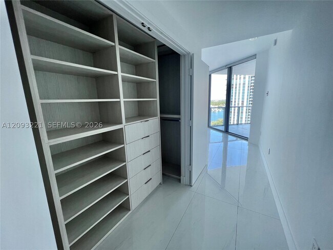 Foto del edificio - 17301 Biscayne Blvd