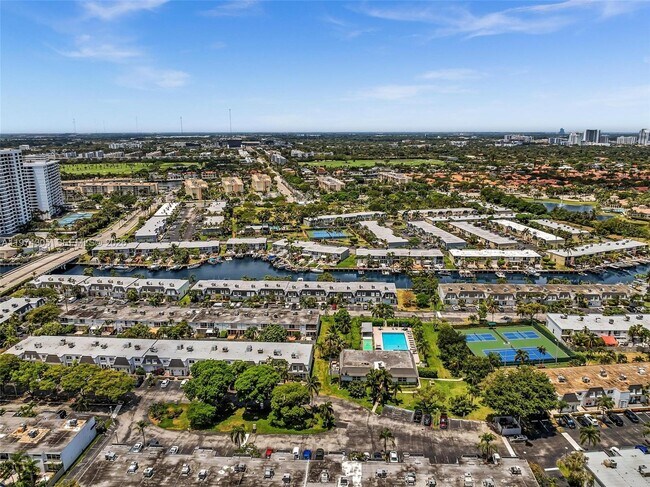 Foto del edificio - 825 NE 26th Ave