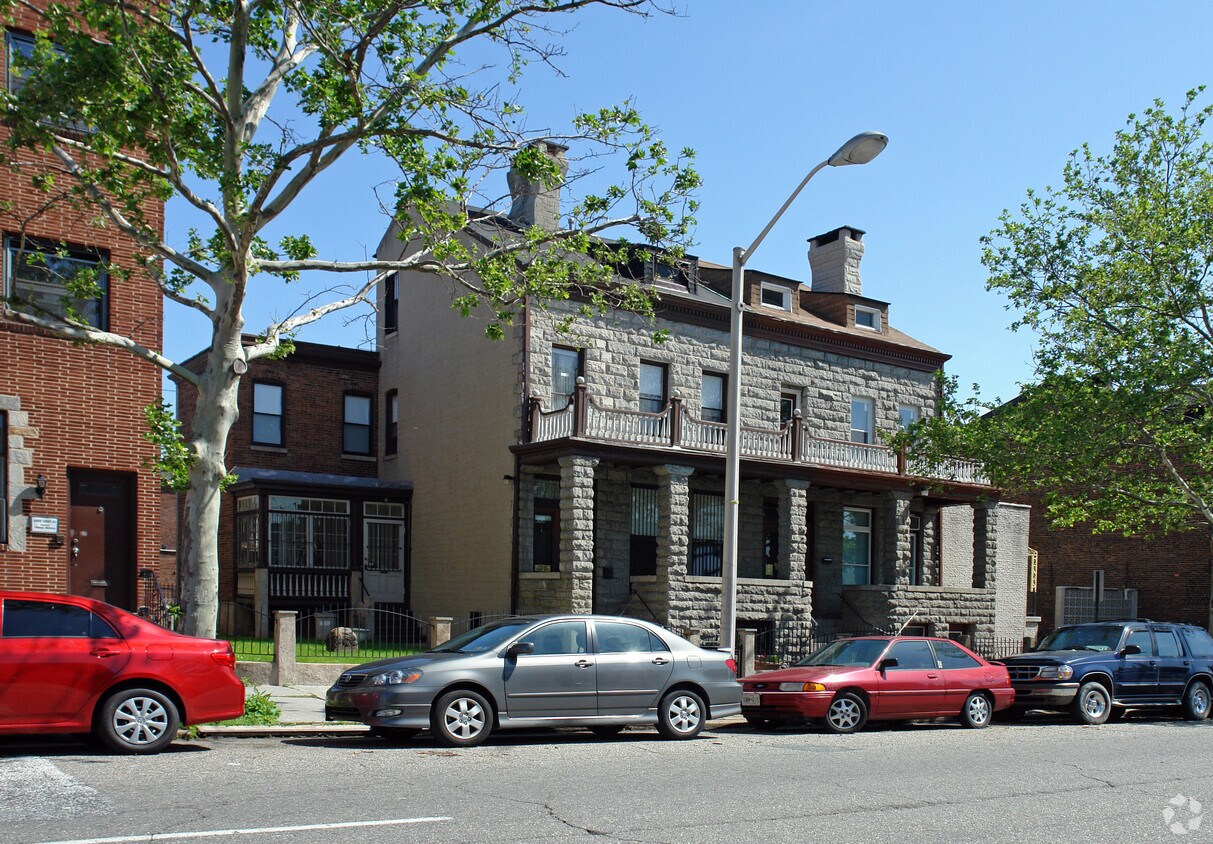 Primary Photo - 3512 Bank St