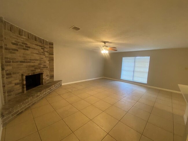 Building Photo - 14511 Flair Dr