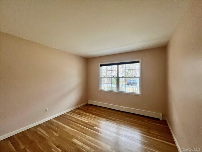 Building Photo - 7 Deborah Dr